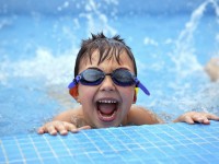Cómo prevenir la otitis en la piscina