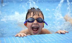 Cómo prevenir la otitis en la piscina