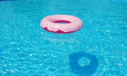 Por qué no usar manguitos y flotadores en la piscina (I)