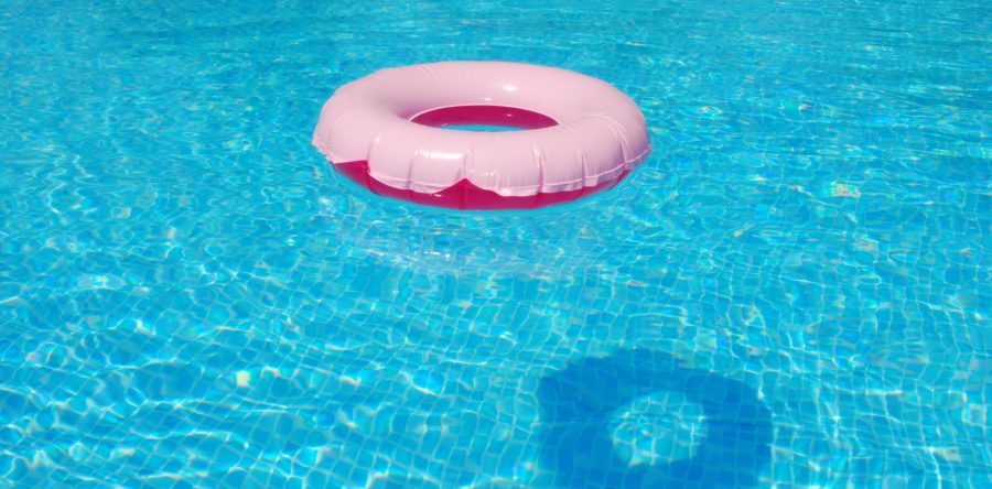 Por qué no usar manguitos y flotadores en la piscina (I)