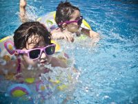 Qué hacer cuando los niños tienen miedo al agua
