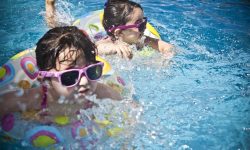 Qué hacer cuando los niños tienen miedo al agua