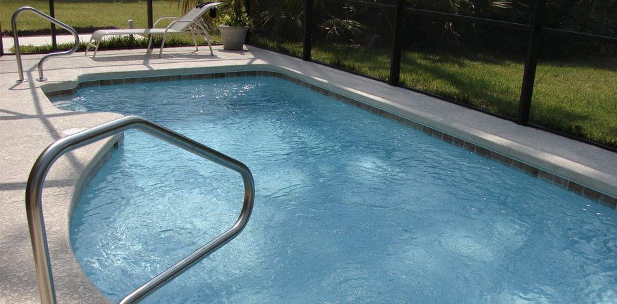 Cómo mantener en buen estado la piscina durante el verano