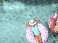 Cómo preparar la piscina para el verano (II): Quitar la cubierta y limpiar los exteriores