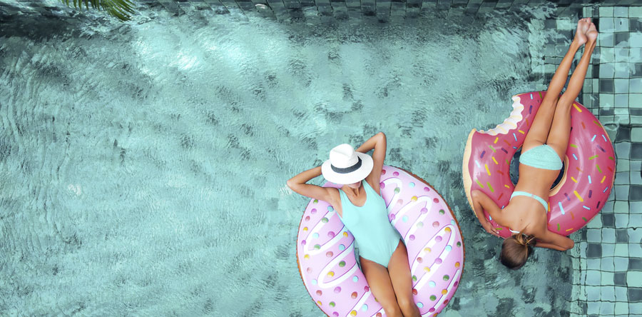 Cómo preparar la piscina para el verano (II): Quitar la cubierta y limpiar los exteriores
